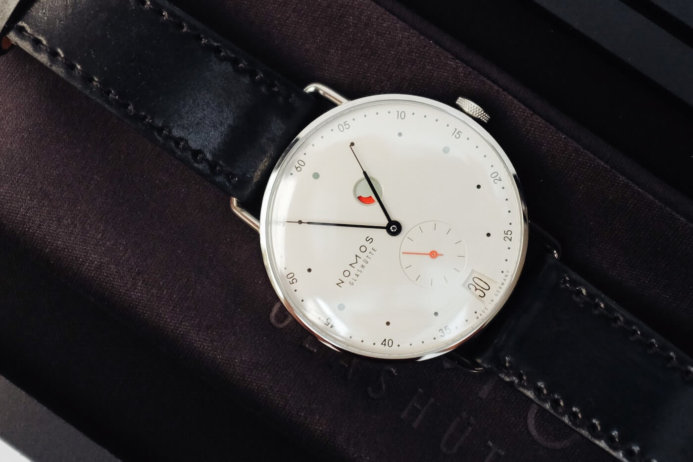 NOMOS Metro Date - A unique personality with a fresh design