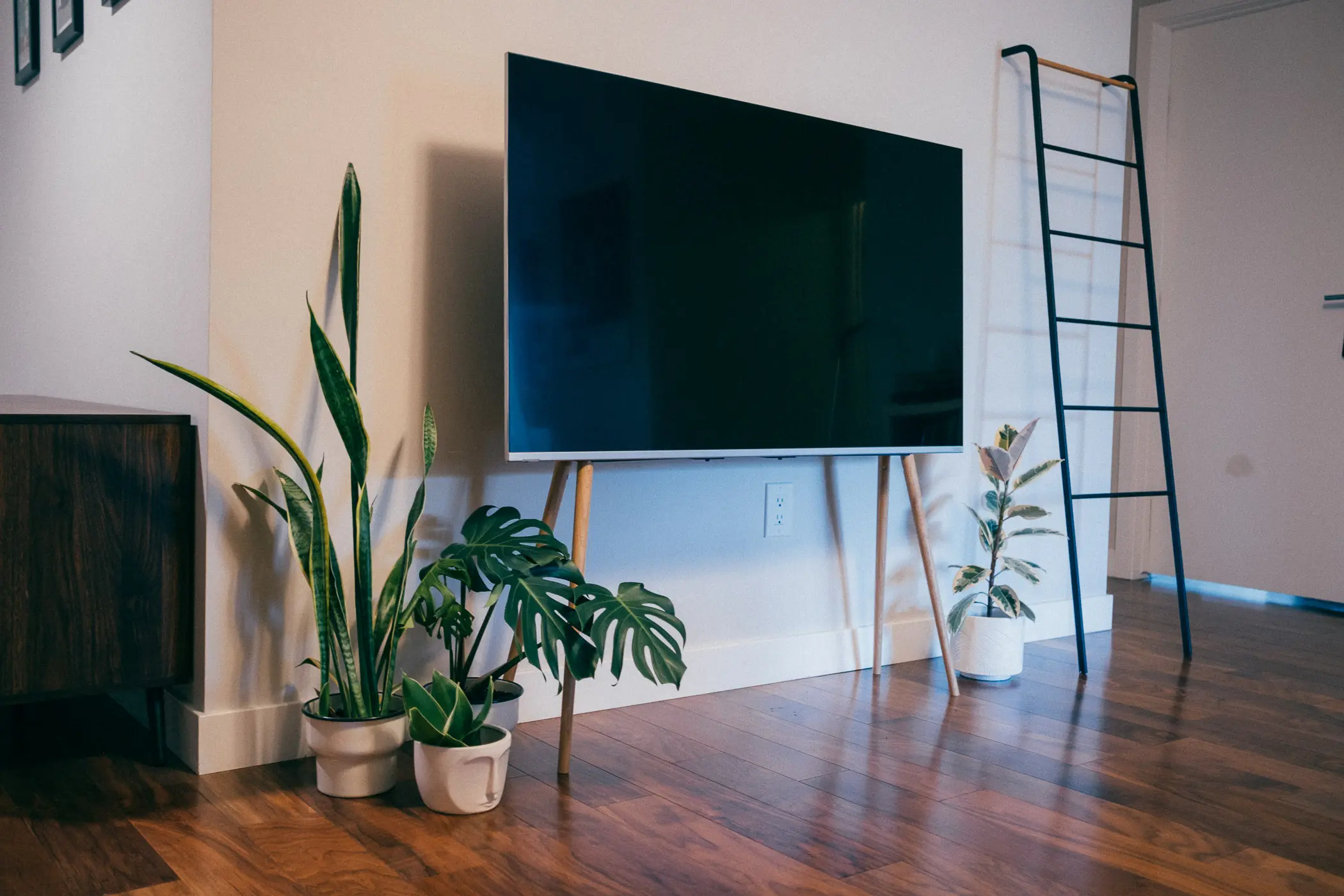 JALG TV Stand Review — A refreshing design with classic sensibilities